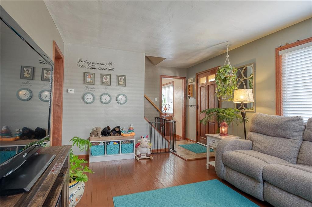 147 Kaylor Road Pittsburgh, PA 15237 - Photo 3 of 25 Gallery Image 3