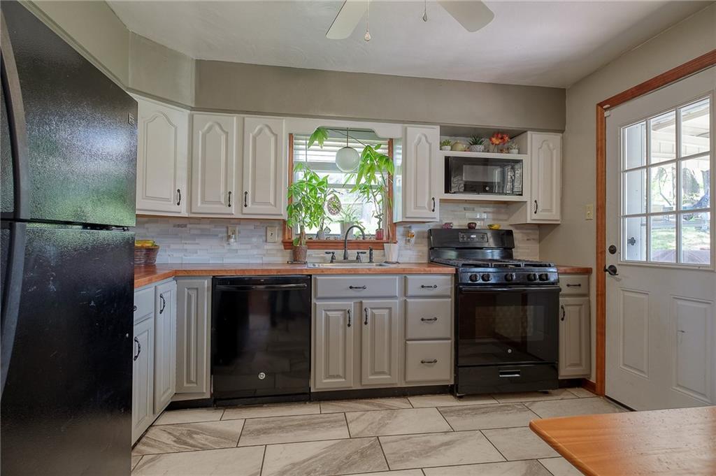 147 Kaylor Road Pittsburgh, PA 15237 - Photo 4 of 25 Gallery Image 4