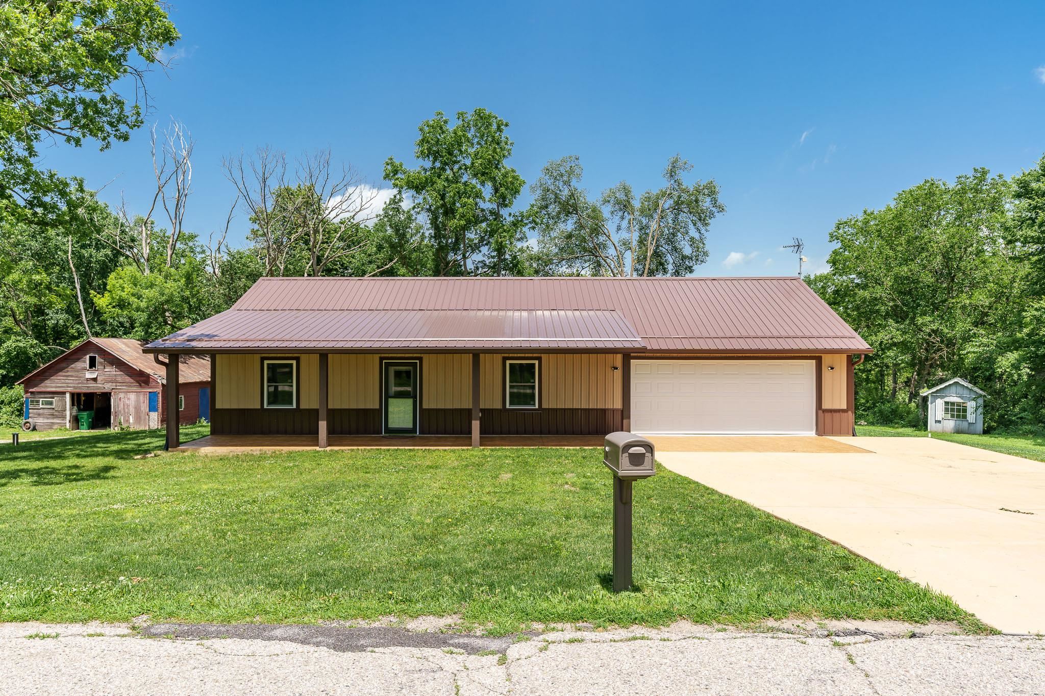 2137 West Creedy Road Beloit, WI 53511 - Photo 12 of 57