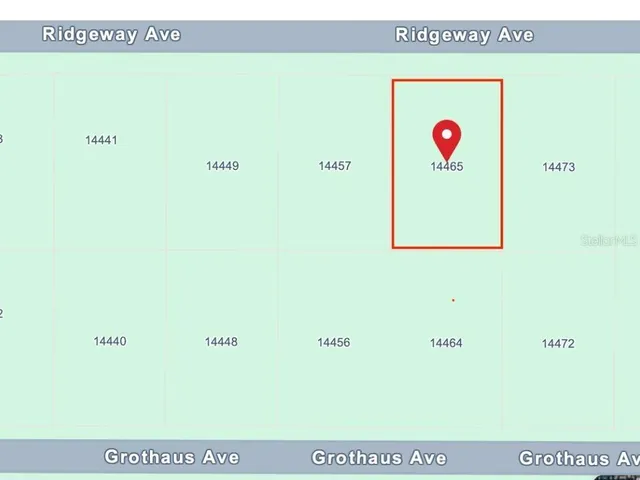 a picture of a wall with a white wall