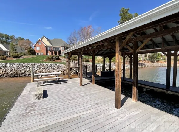 $1,650,000 | 5231 Peninsula Drive, Granite Falls, NC 28630