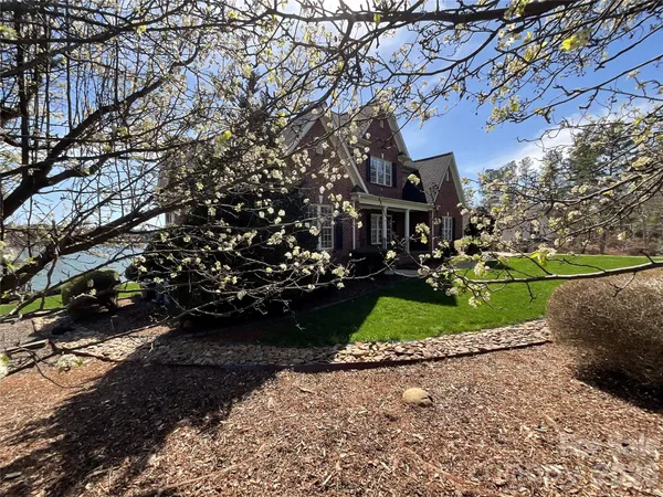 $1,650,000 | 5231 Peninsula Drive, Granite Falls, NC 28630