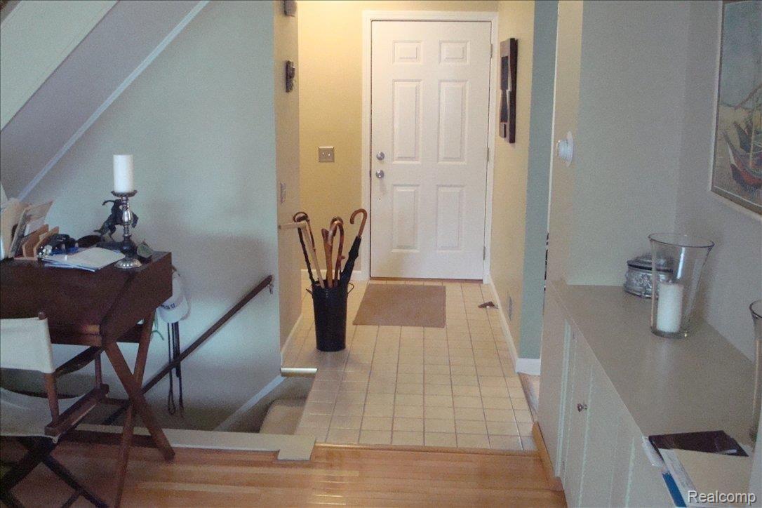 1042 Willow Grove Court, Unit 56 Rochester, MI 48307 - Photo 4 of 13 Pleasant Entry