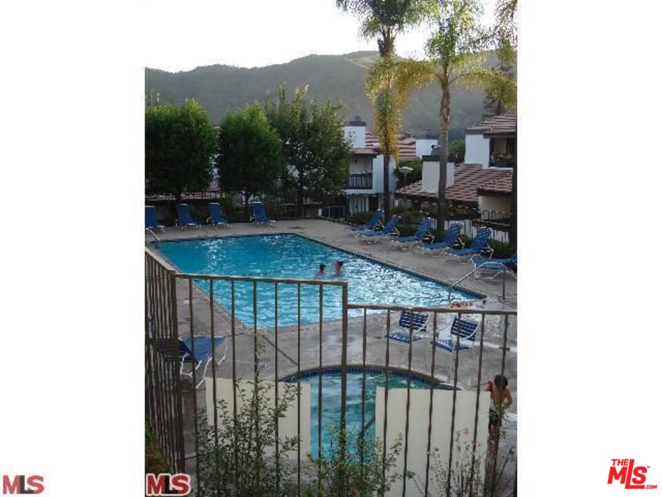 17153 Palisades Circle Pacific Palisades, CA 90272 - Photo 2 of 22