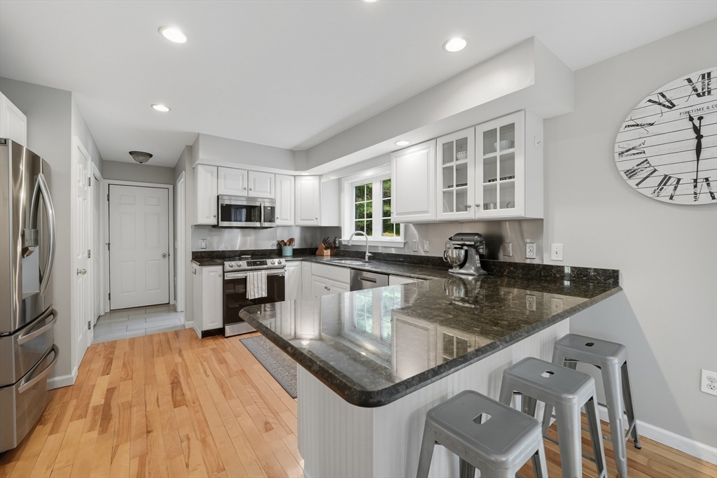 18 South Road Sturbridge, MA 01566 - Photo 6 of 40