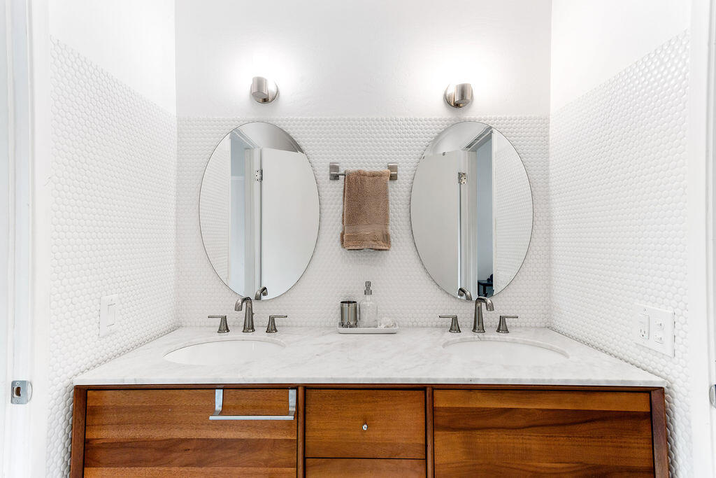 3 North San Marcos Road, Unit B Santa Barbara, CA 93111 - Photo 13 of 17 Primary bath