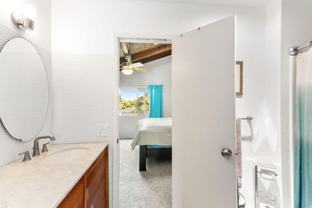 3 North San Marcos Road, Unit B Santa Barbara, CA 93111 - Photo 14 of 17 Primary bath