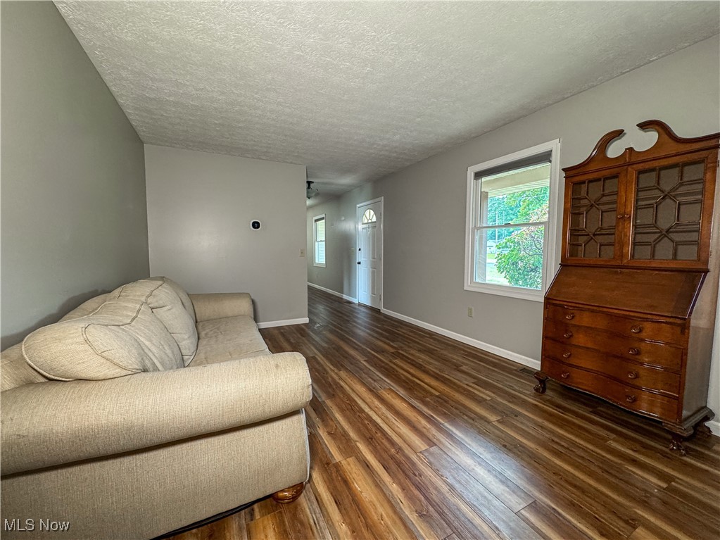 4940 East Calla Road New Middletown, OH 44442 - Photo 3 of 32 Gallery Image 3
