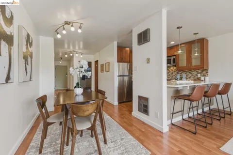 $330,000 | 5 Embarcadero West, Unit 126, Oakland, CA 94607