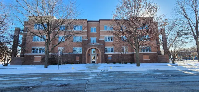 $457,750 | 911 Busse Highway, Unit 302, Park Ridge, IL 60068