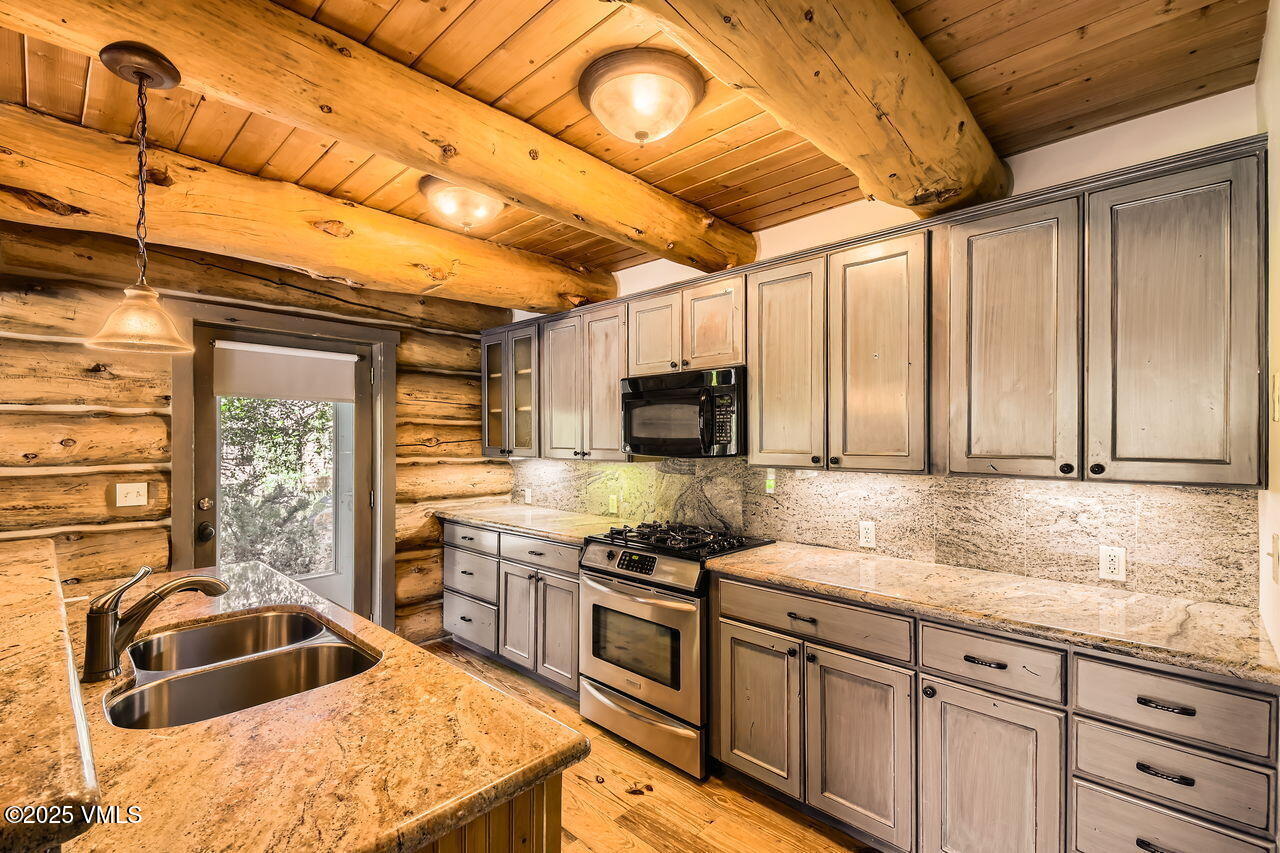 121 Hackamore Road, Unit A Edwards, CO 81632 - Photo 9 of 29 Kitchen