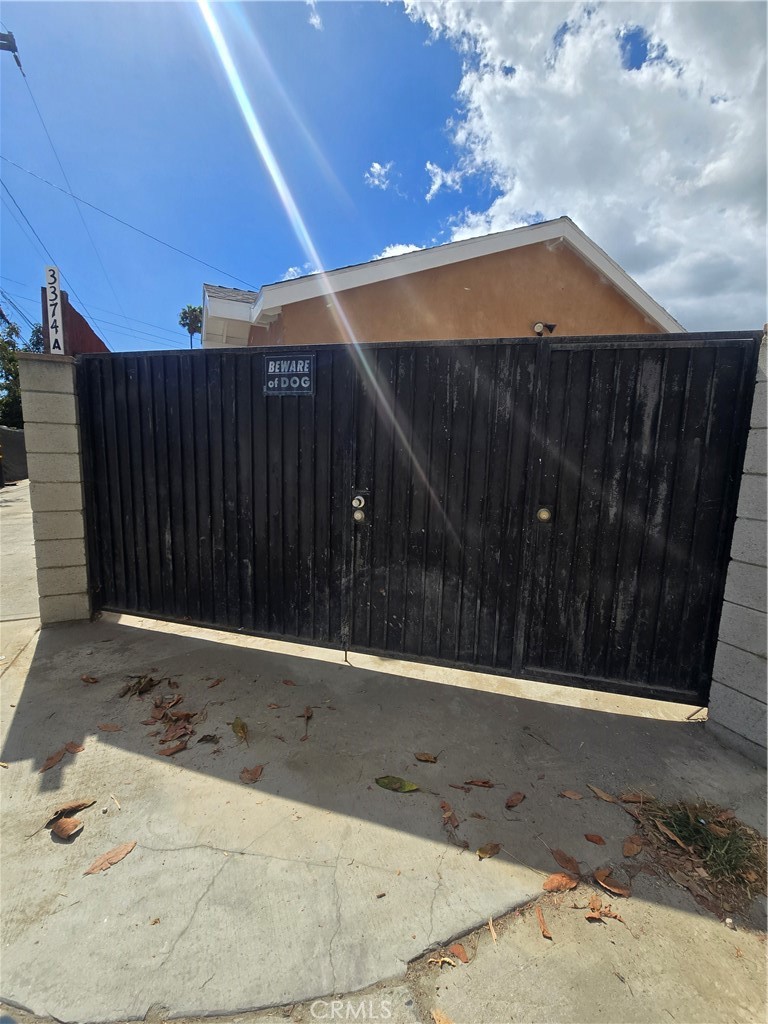 3374-unit A 3374-unit A Fashion Long Beach, CA 90810 - Photo 15 of 16 a backyard of a house