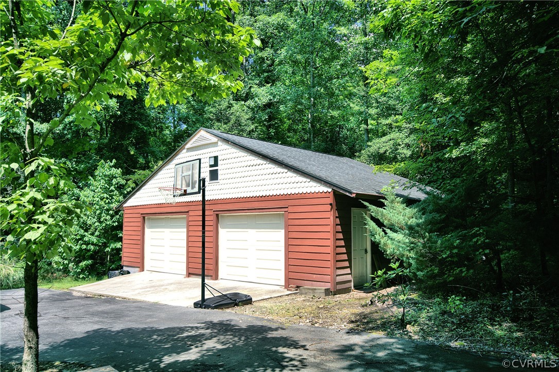 6440 Glebe Point Road Chesterfield, VA 23838 - Photo 4 of 24 a view of backyard of house