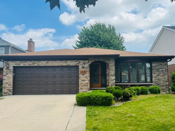 $3,100 | 1483 Heather Lane, Des Plaines, IL 60018