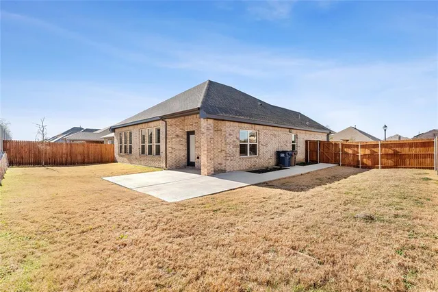 a house view with a outdoor space