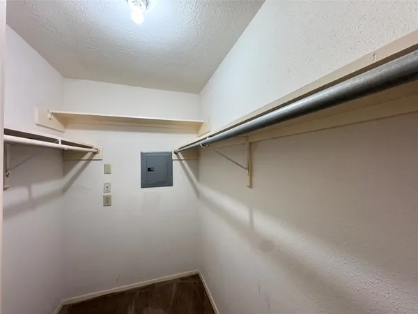 $1,380 | 10555 Turtlewood Court, Unit 2209, Houston, TX 77072