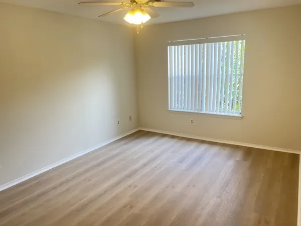 $1,380 | 10555 Turtlewood Court, Unit 2209, Houston, TX 77072