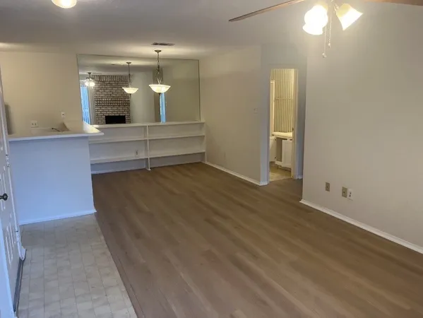 $1,380 | 10555 Turtlewood Court, Unit 2209, Houston, TX 77072