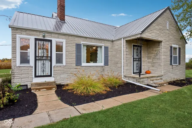 $379,000 | 7798 South County Road 950 East, Cloverdale, IN 46120