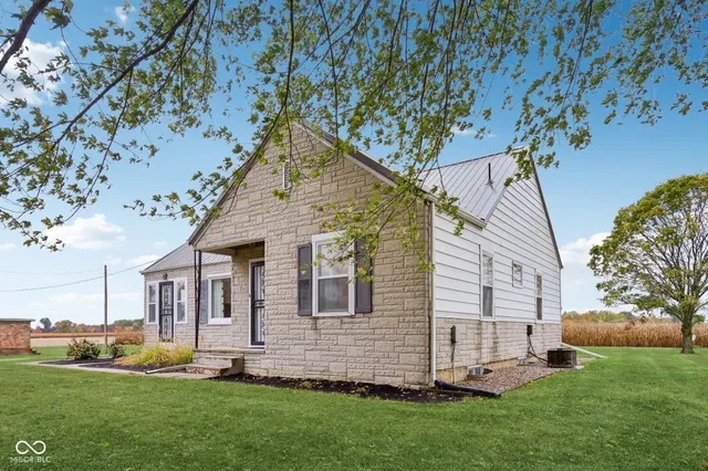 $379,000 | 7798 South County Road 950 East, Cloverdale, IN 46120