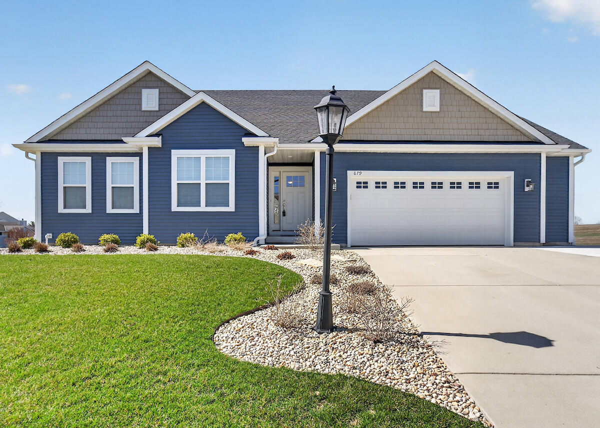 879 Amber Lane Port Washington, WI 53074 - Photo 1 of 29 Exterior