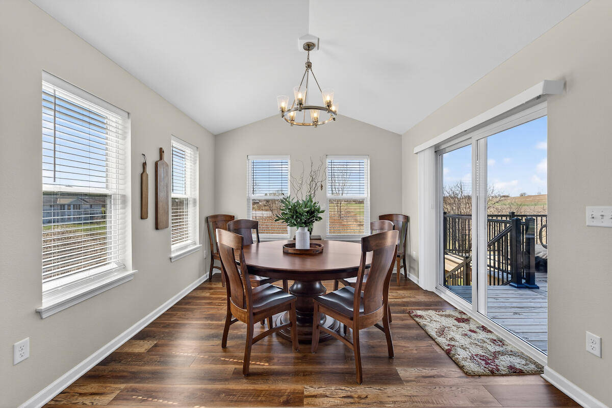 879 Amber Lane Port Washington, WI 53074 - Photo 11 of 29 Comfortable dining room