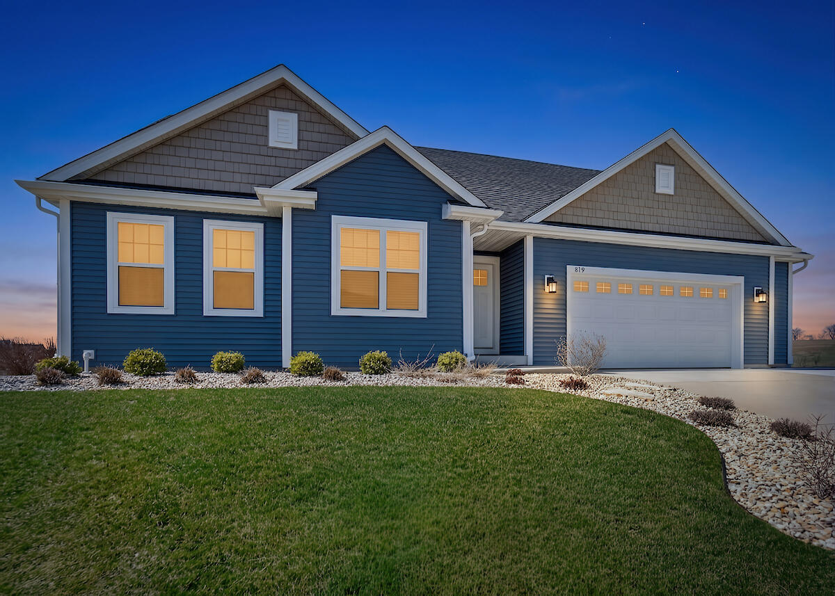 879 Amber Lane Port Washington, WI 53074 - Photo 29 of 29 Exterior at twilight