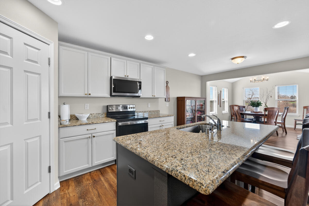 879 Amber Lane Port Washington, WI 53074 - Photo 4 of 29 Kitchen