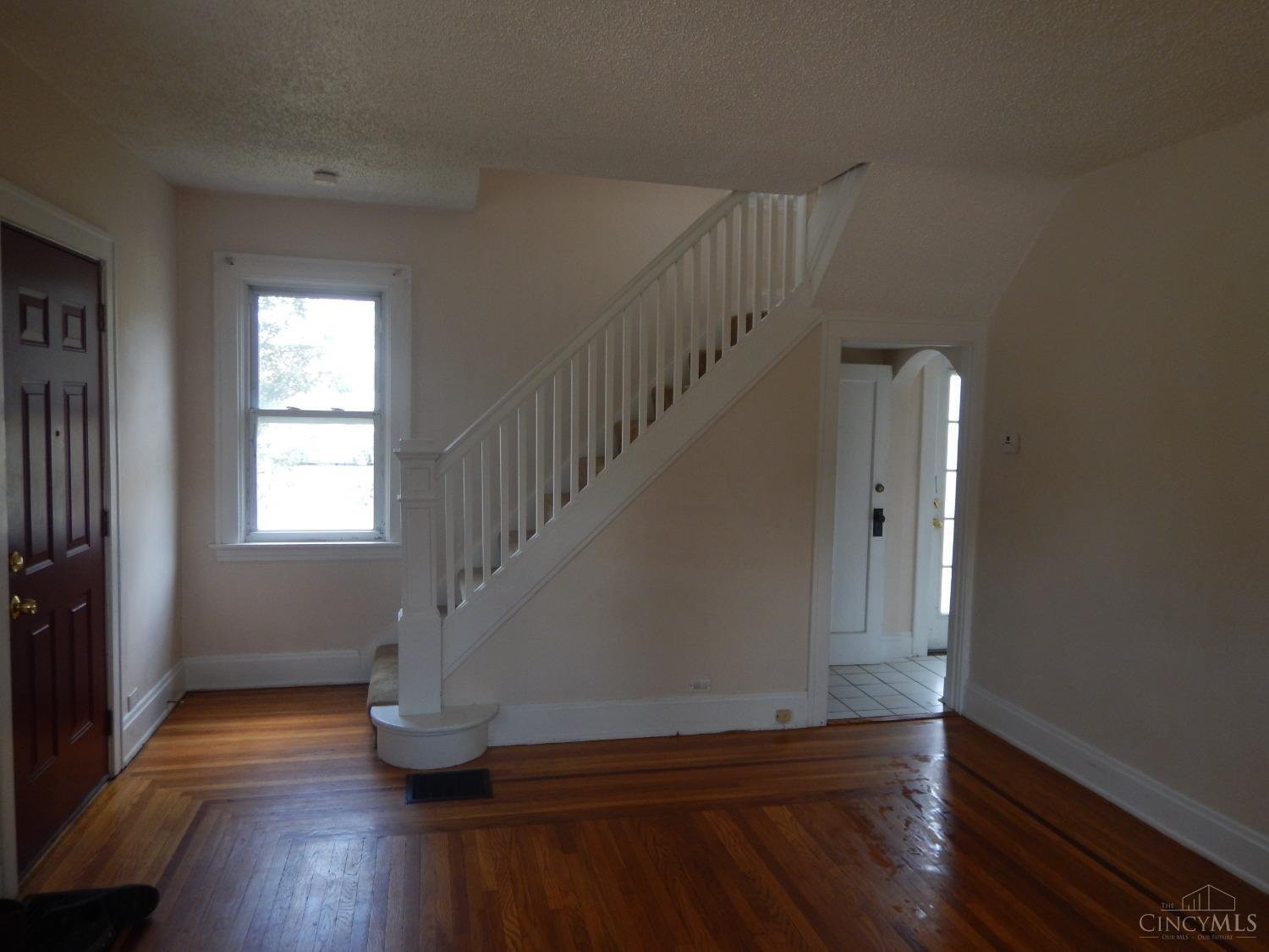 3532 Blue Rock Road Cincinnati, OH 45239 - Photo 4 of 19 Gallery Image 4