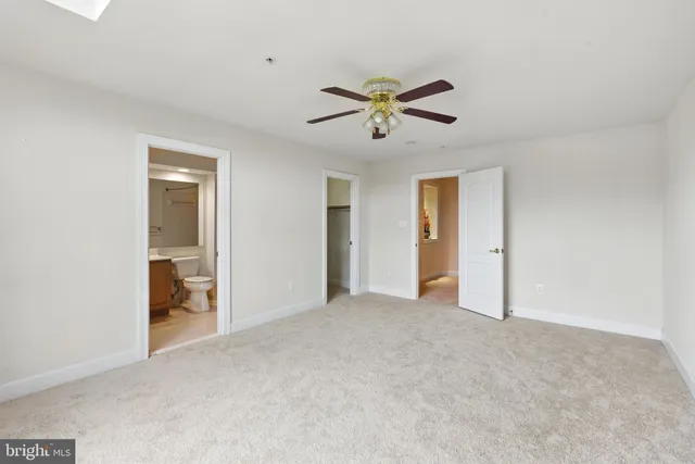 a view of empty room with window