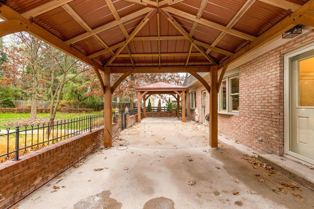 649 Old Farm Road Columbus, OH 43213 - Photo 8 of 83 double pergolas off patio with gas hook up