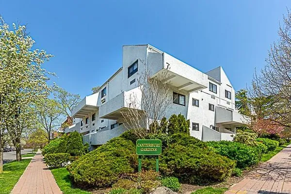 $780,000 | 21 Canterbury Road, Great Neck, NY 11021