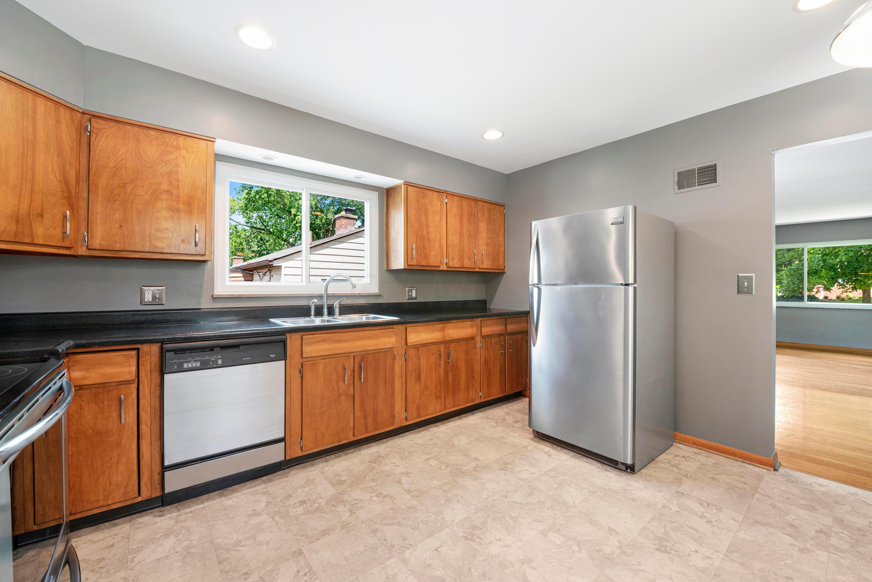 2737 Shrewsbury Road Columbus, OH 43221 - Photo 12 of 33