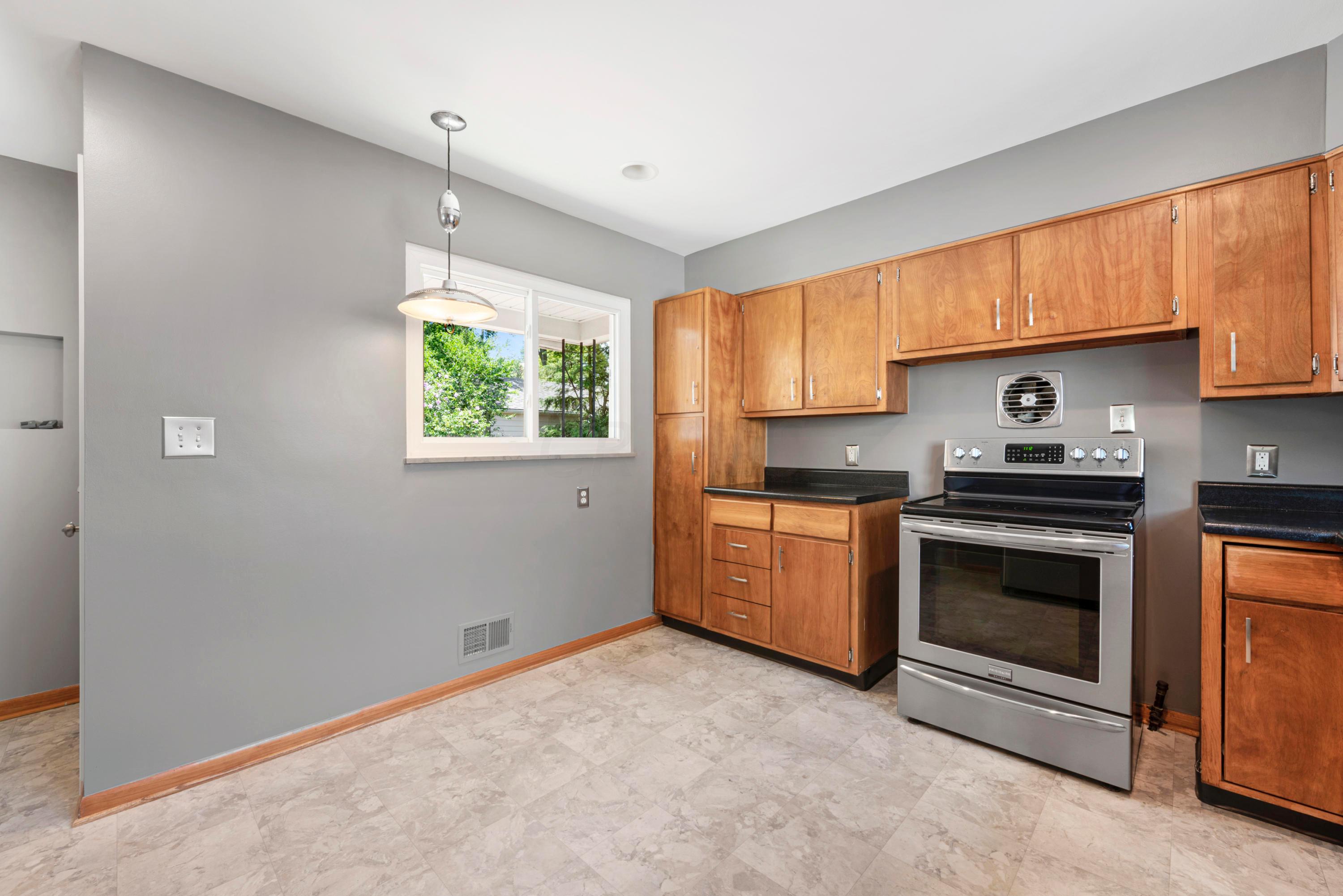 2737 Shrewsbury Road Columbus, OH 43221 - Photo 13 of 33