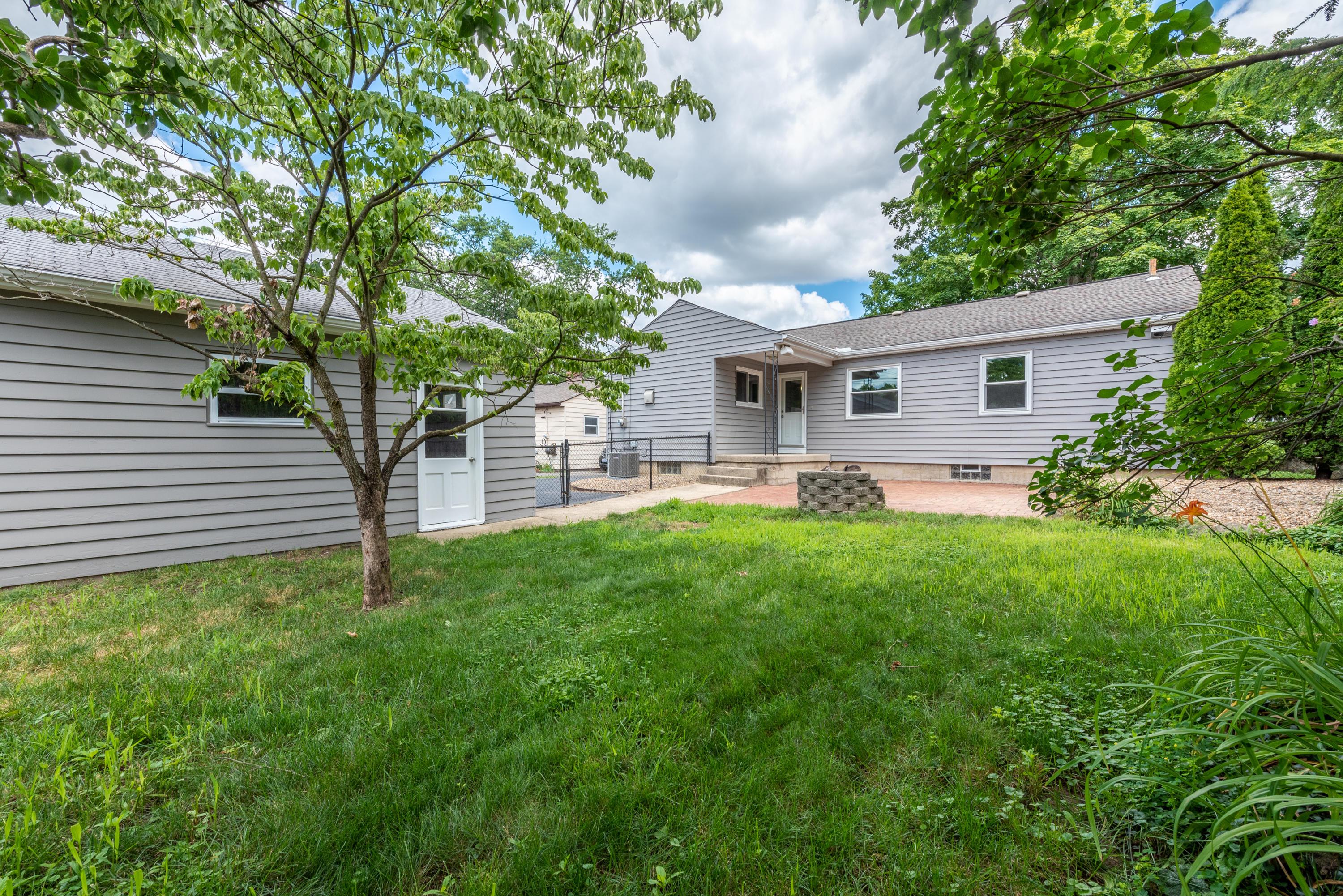 2737 Shrewsbury Road Columbus, OH 43221 - Photo 2 of 33