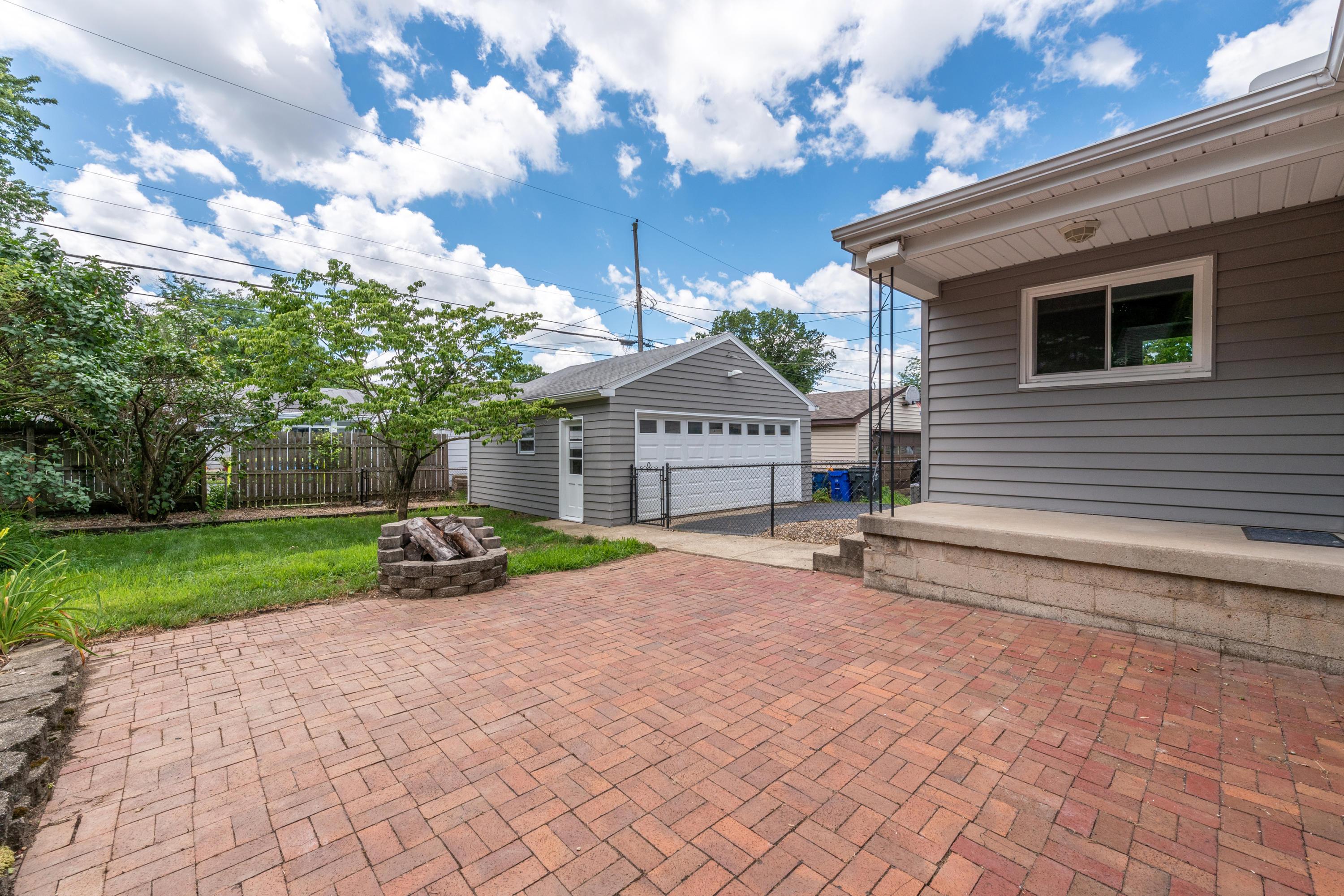 2737 Shrewsbury Road Columbus, OH 43221 - Photo 4 of 33