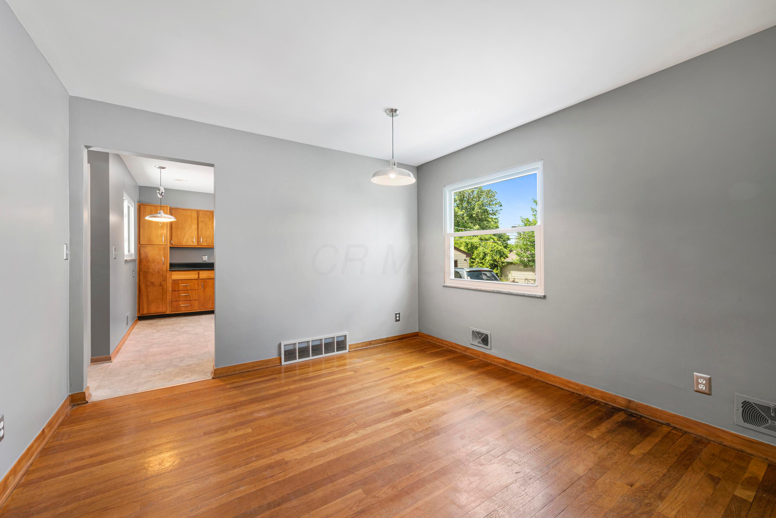 2737 Shrewsbury Road Columbus, OH 43221 - Photo 10 of 33