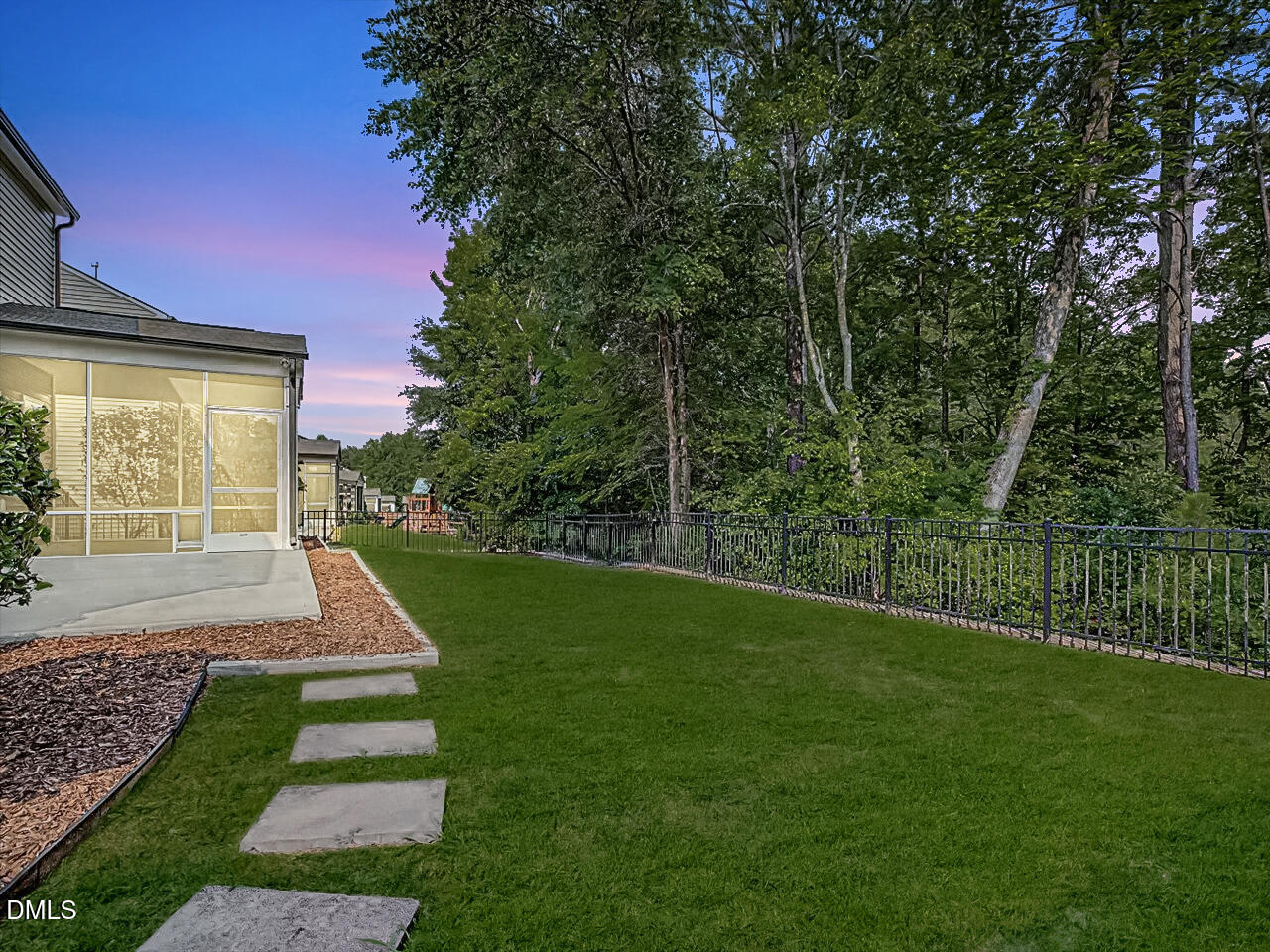 Welcome Home! On the border of N Raleigh & Wake Forest, Highland Creek offers many amenities, both within and around the community.