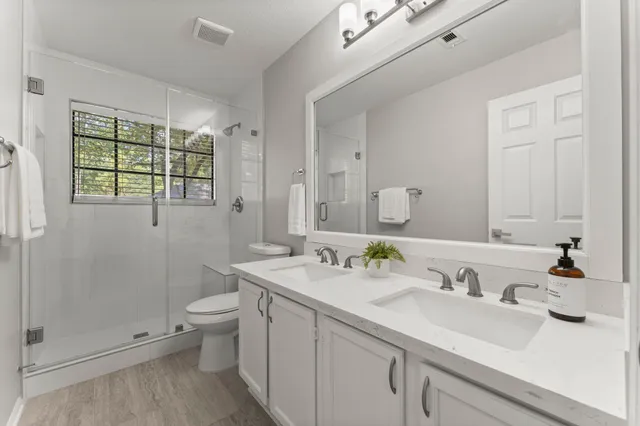 $490,000 | 105 Eagle Rock Circle, The Woodlands, TX 77381