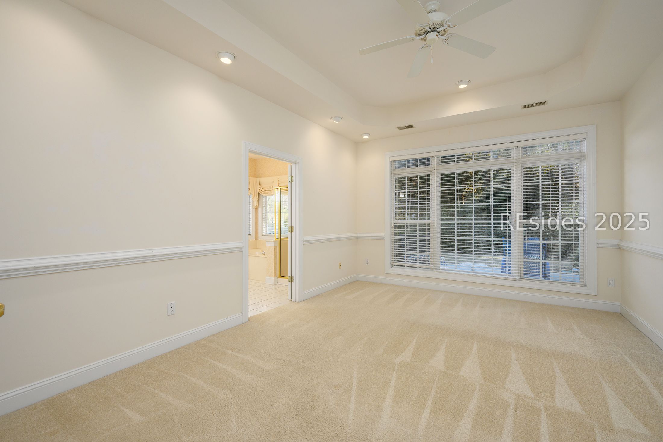 7 Crescent Circle Bluffton, SC 29910 - Photo 25 of 53 Crown molding and chair rail details.
