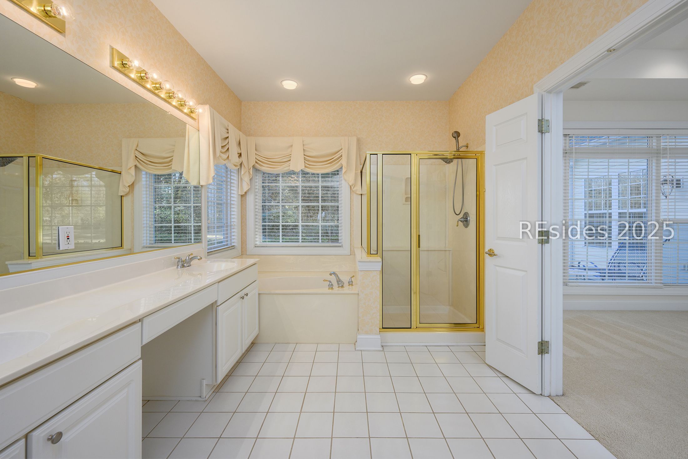 7 Crescent Circle Bluffton, SC 29910 - Photo 28 of 53 Separate tub and shower.
