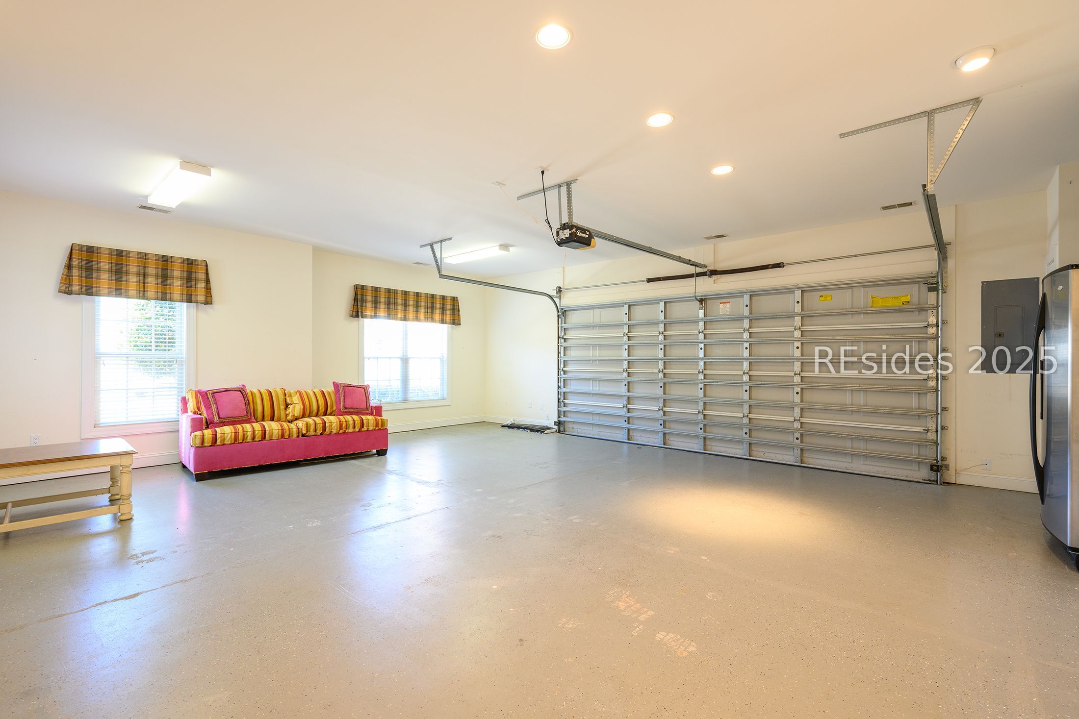 7 Crescent Circle Bluffton, SC 29910 - Photo 38 of 53 Oversized 2-3 car garage.