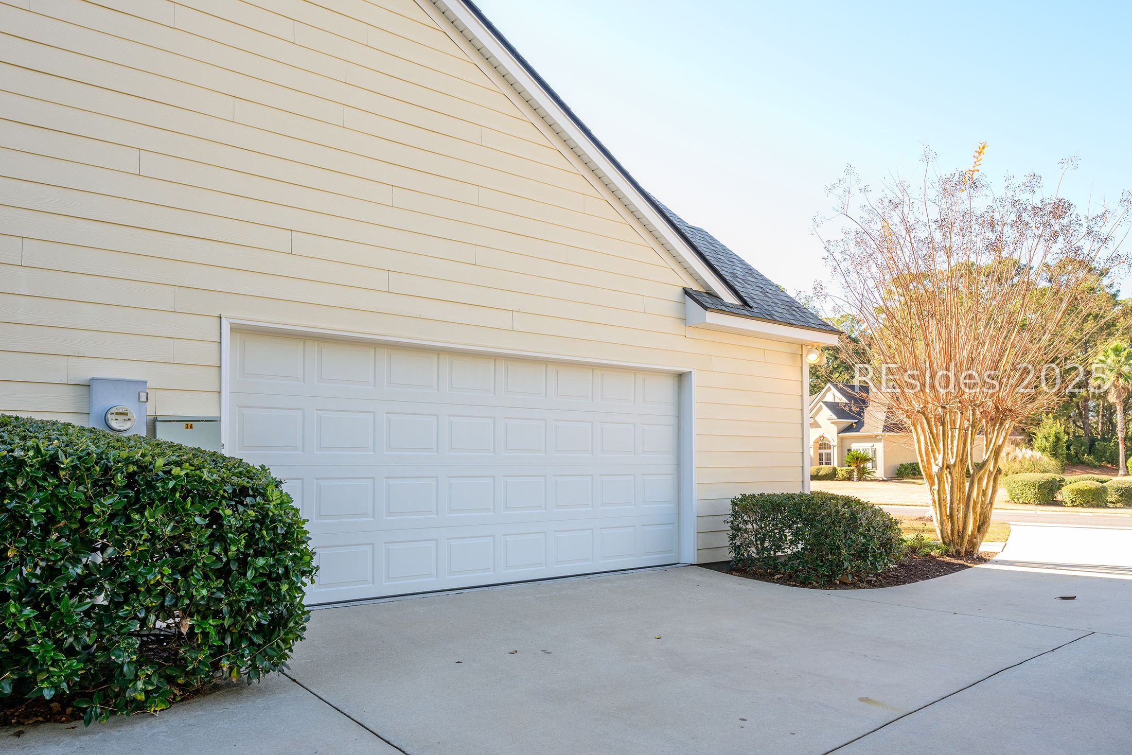7 Crescent Circle Bluffton, SC 29910 - Photo 40 of 53 Garage entry from the side.