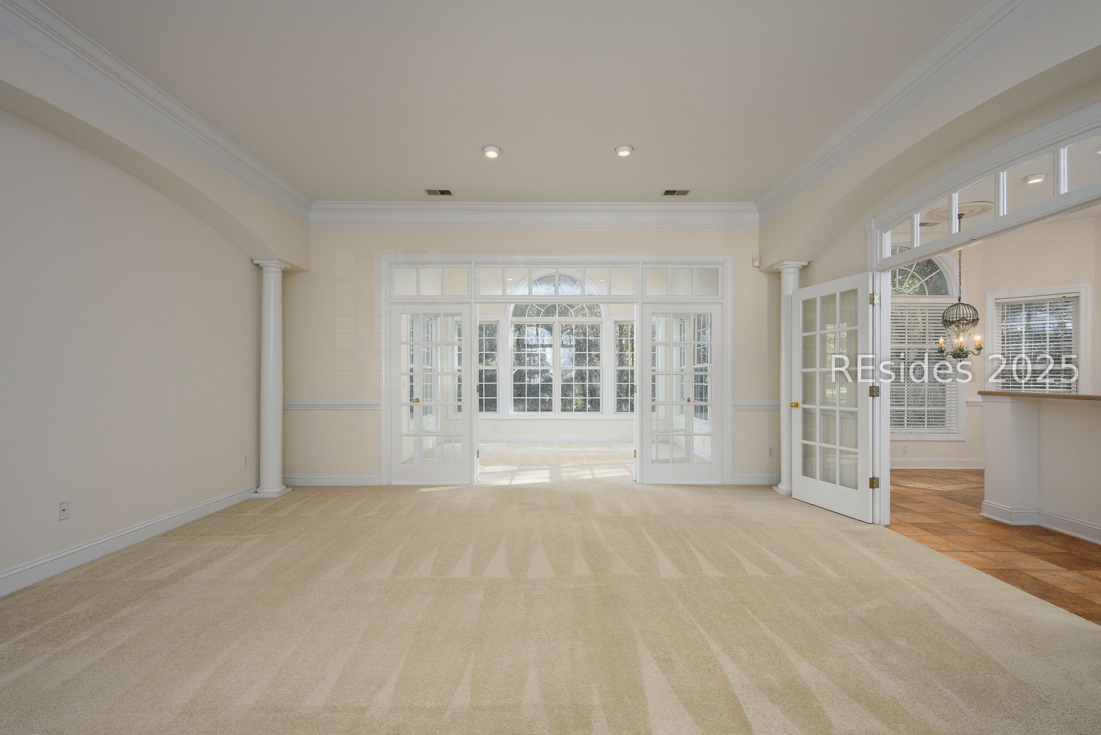 7 Crescent Circle Bluffton, SC 29910 - Photo 10 of 53 Spacious great room opens to sunroom & kitchen.