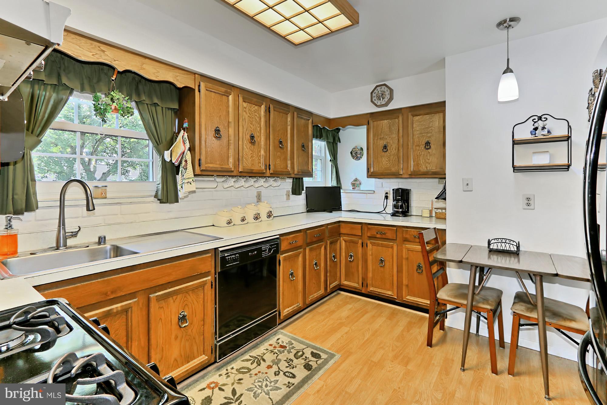 7303 Inzer Street Springfield, VA 22151 - Photo 8 of 30 Kitchen