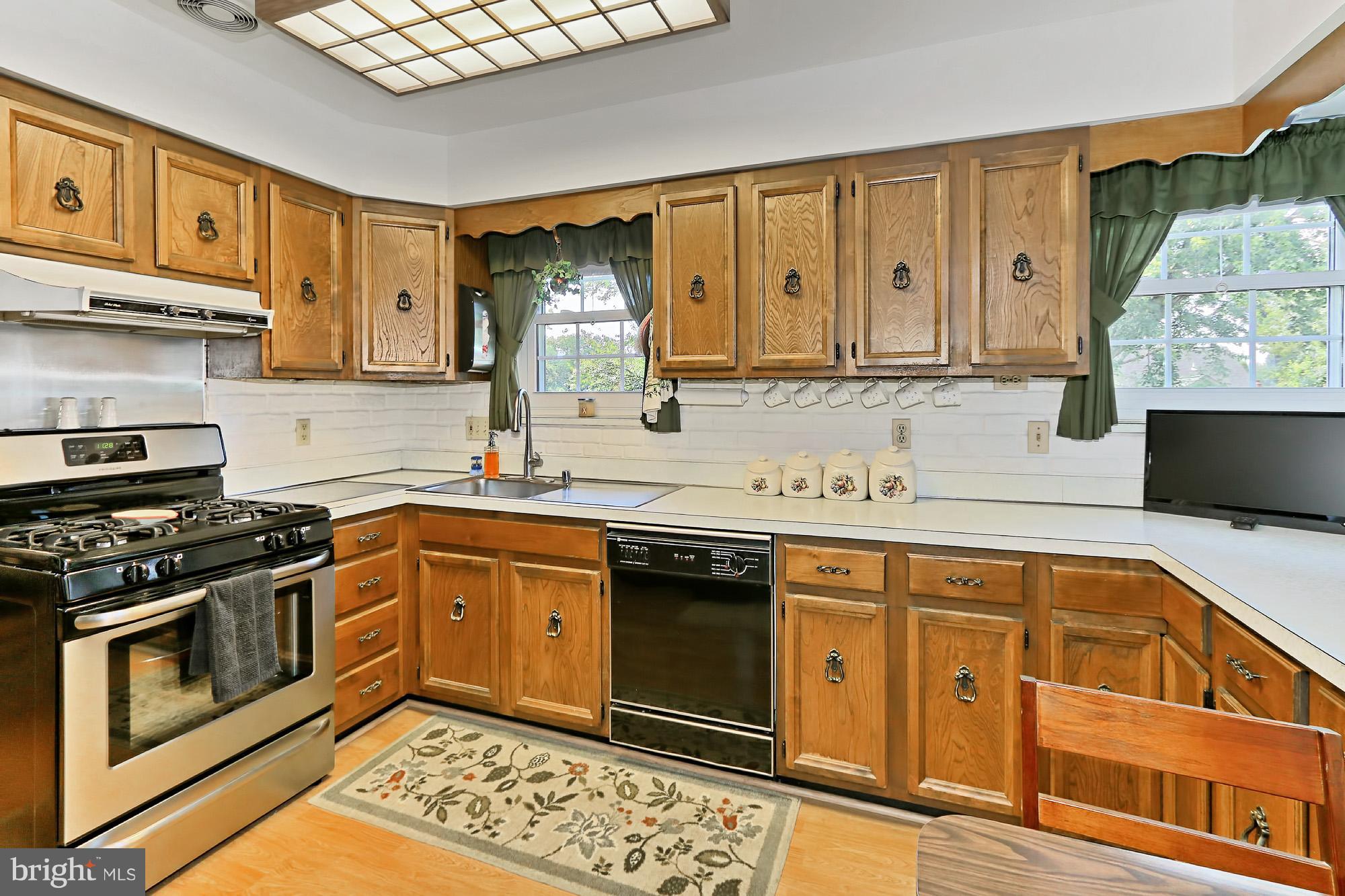 7303 Inzer Street Springfield, VA 22151 - Photo 9 of 30 Kitchen