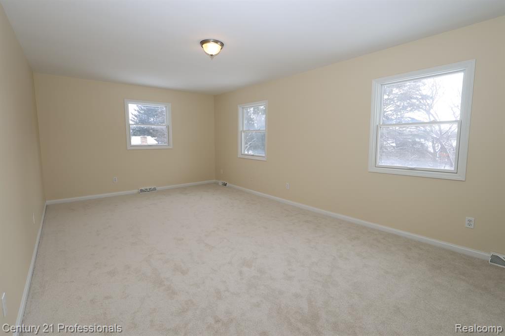 6481 Winans Lake Road Brighton, MI 48116 - Photo 15 of 19 Gallery Image 15