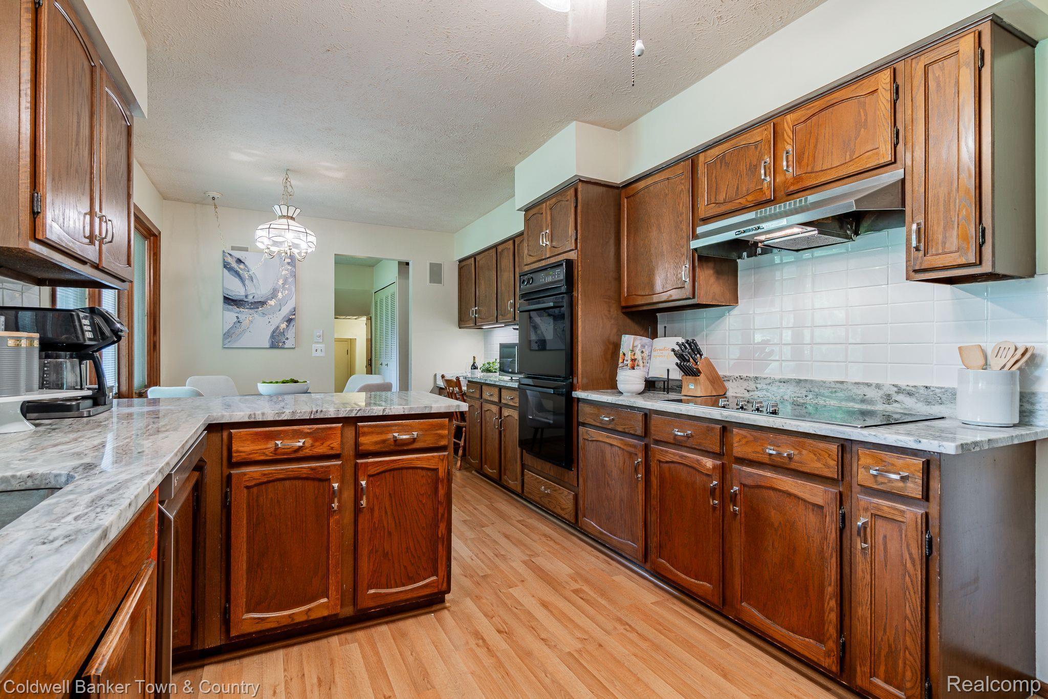 2145 Hidden Valley Howell, MI 48843 - Photo 20 of 59 Gallery Image 20