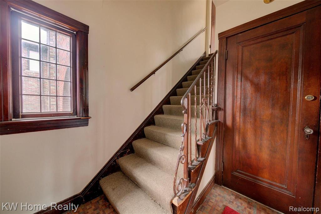 20251 Stratford Road Detroit, MI 48221 - Photo 3 of 42