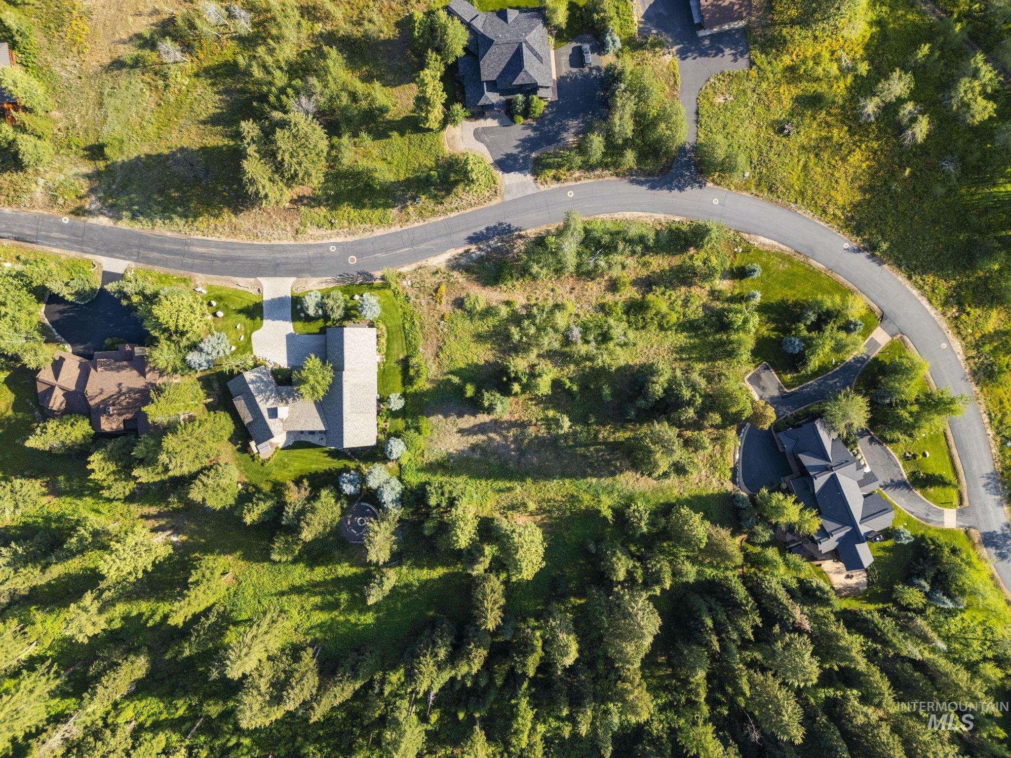 459 Discovery Drive Cascade, ID 83611 - Photo 11 of 17 Aerial view of property and surrounding area